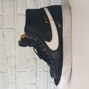 Nike Black Blazer Mid ‘77 Sneakers